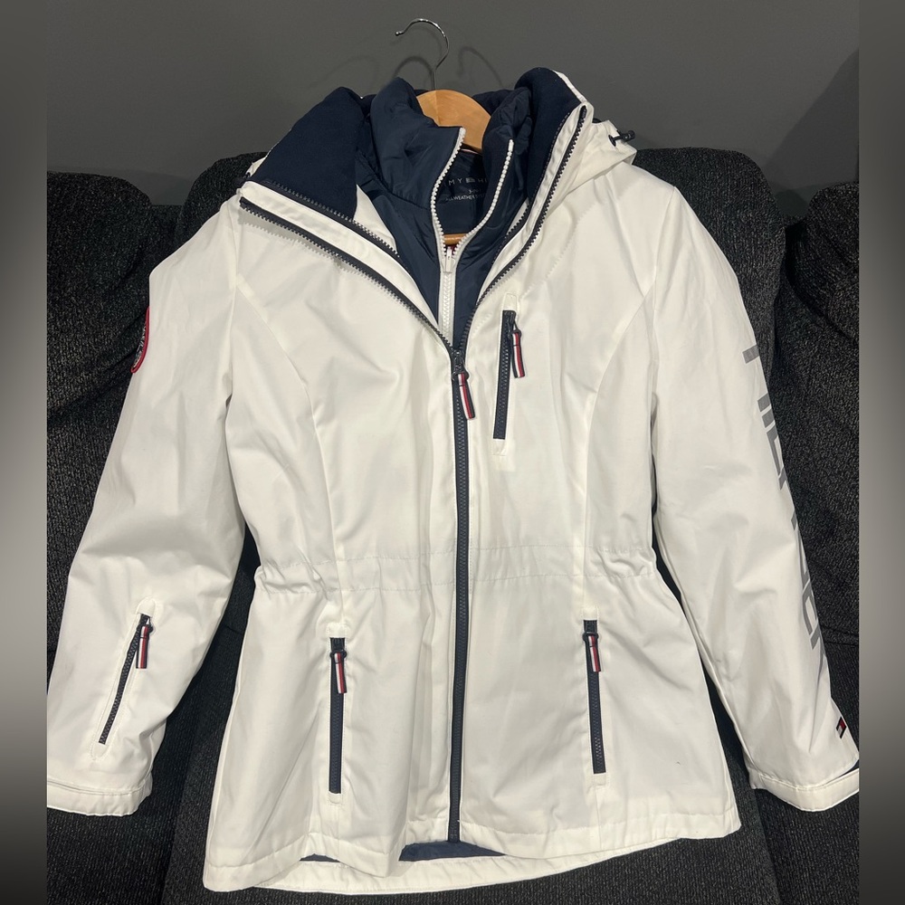 Tommy Hilfiger White and Blue Raincoat with Water-Resistant Finish